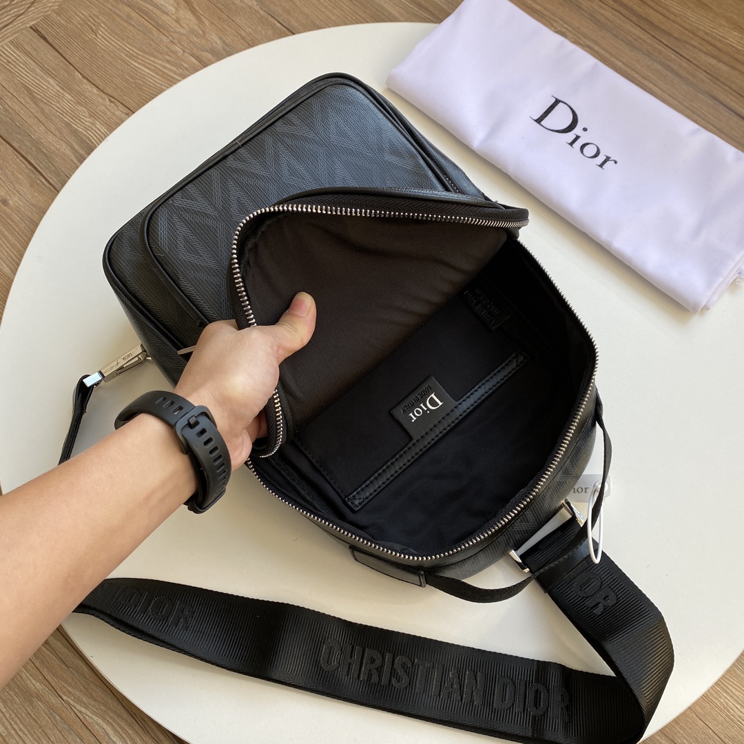 Dior Men Bags 35123116 (21×32×10cm)