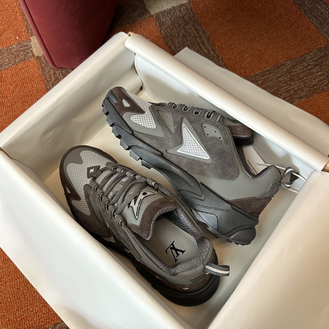 LV sneaker 2025011005