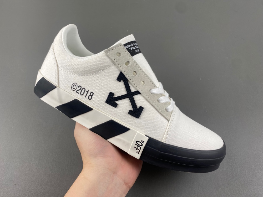 Off-White c/o Virgil Abloh Vulc Low Top black and white