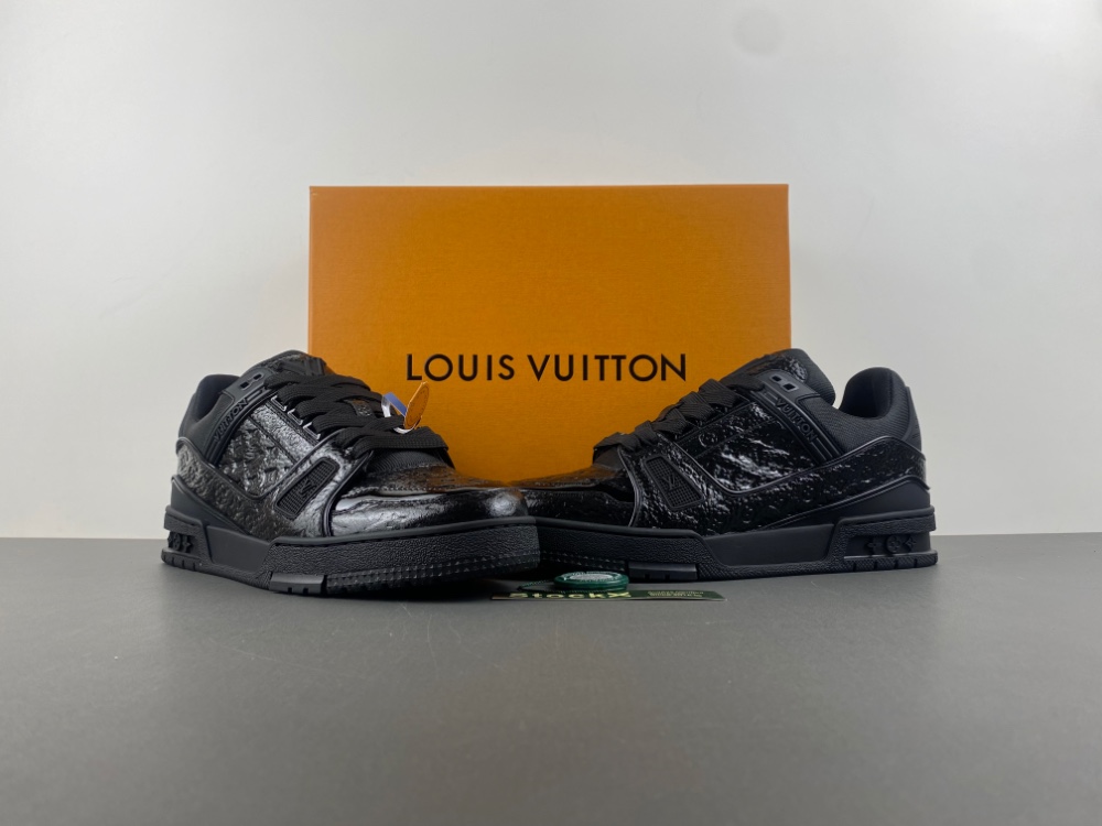 Louis Vuitton LV trainer black
