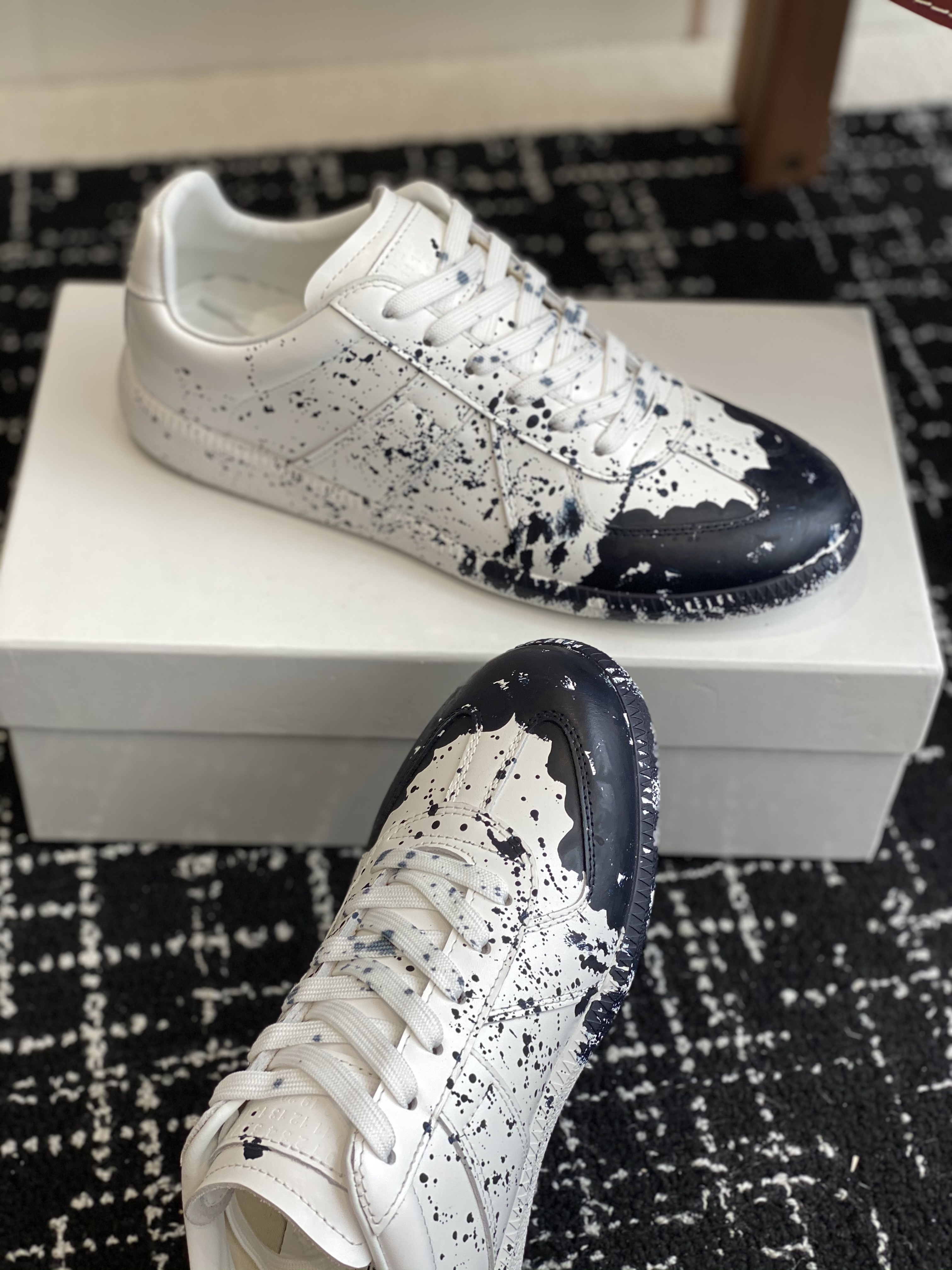 Maison Margiela Replica White and black sneaker