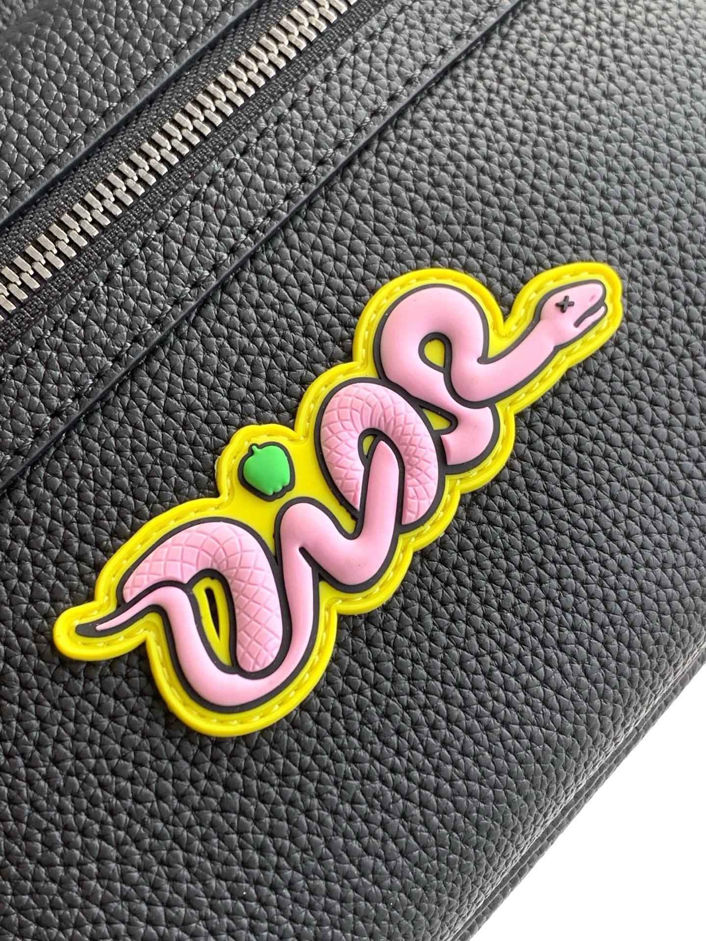 Dioor AND KAWS bumbag 2ESWS034OYY_H95844 black