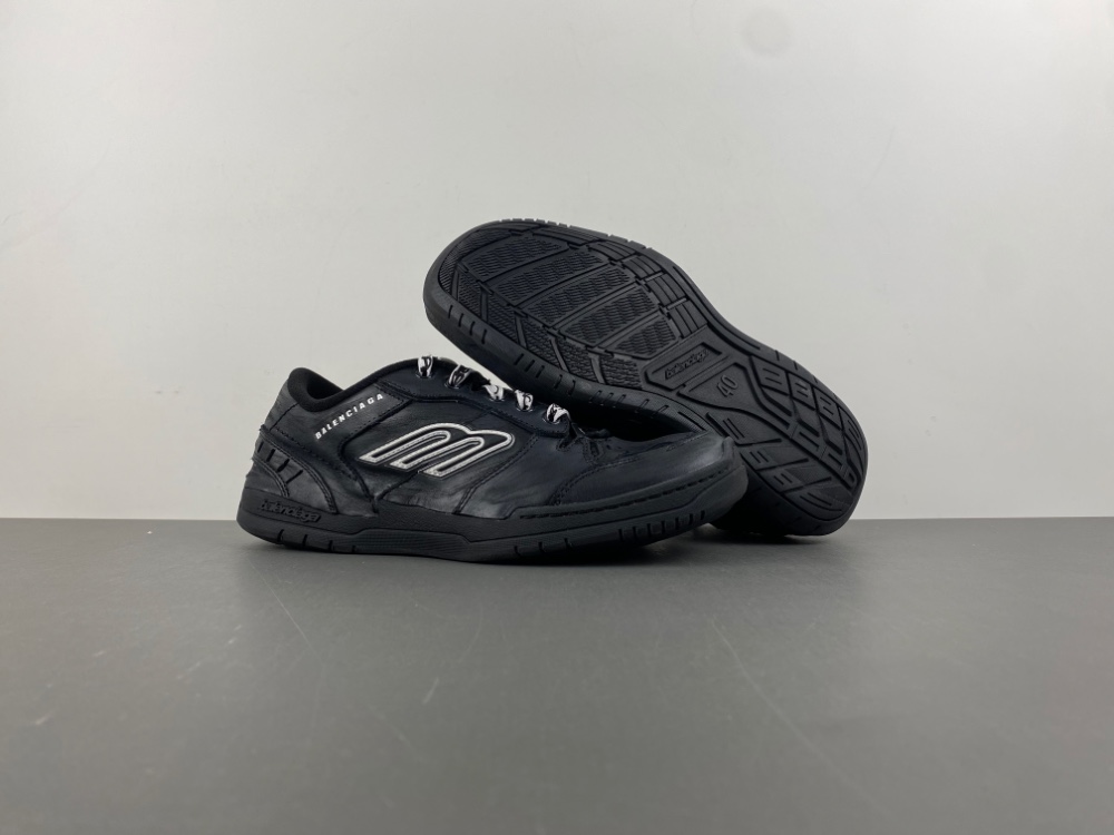 Balenciaga 18 Hamptons Worn-Out 841765 WCURB1000