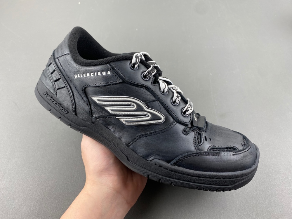 Balenciaga 18 Hamptons Worn-Out 841765 WCURB1000