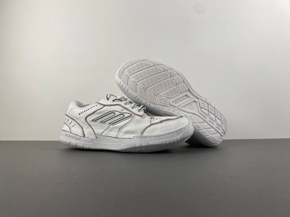 Balenciaga 18 Hamptons Worn-Out 841765 WCURS 9000