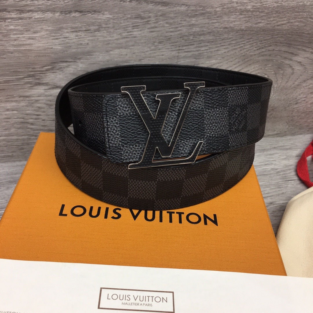 LV Initiales 40MM Reversible Belt M0668Q