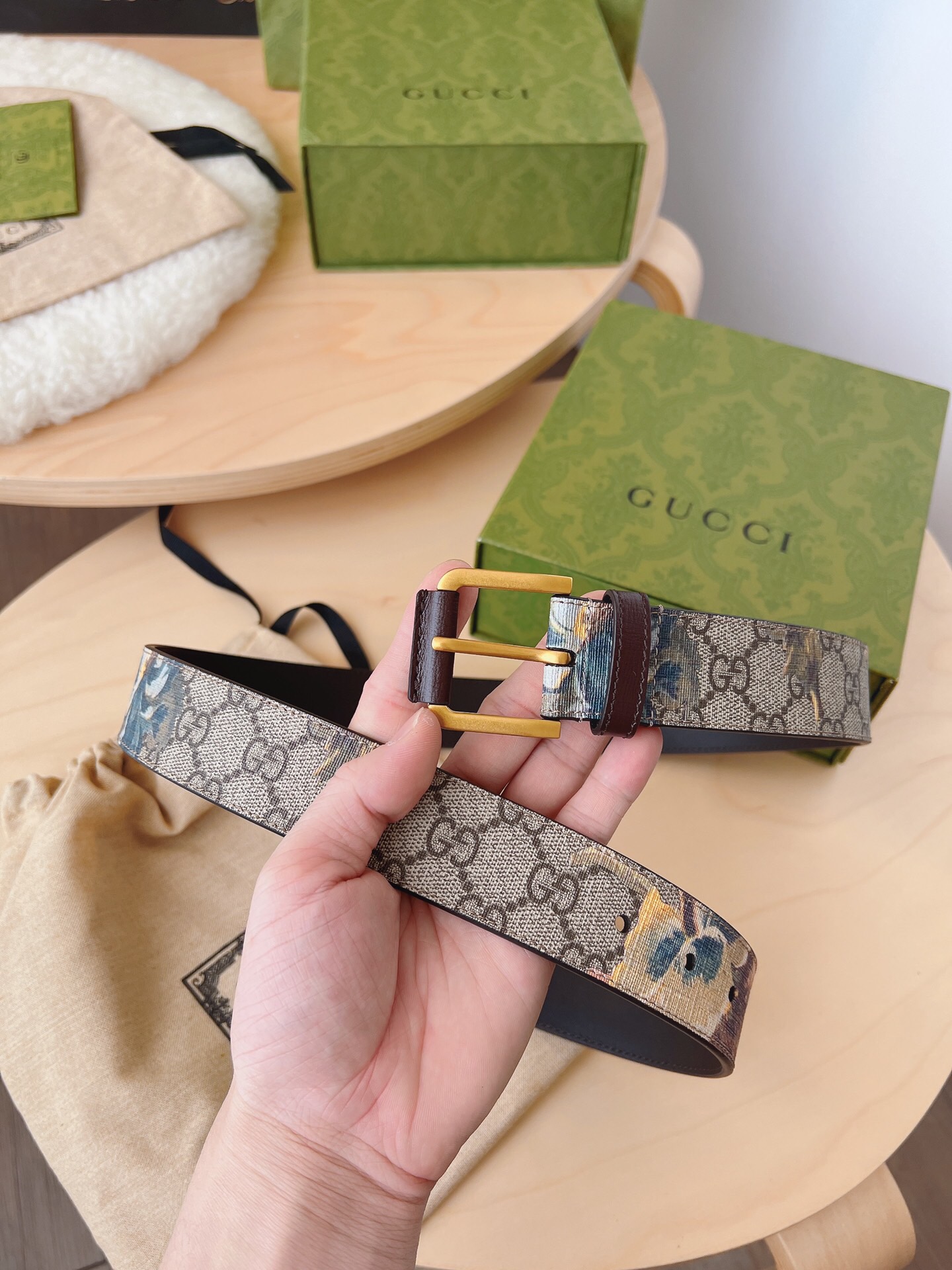 Gucci GG carnation print belt 677534