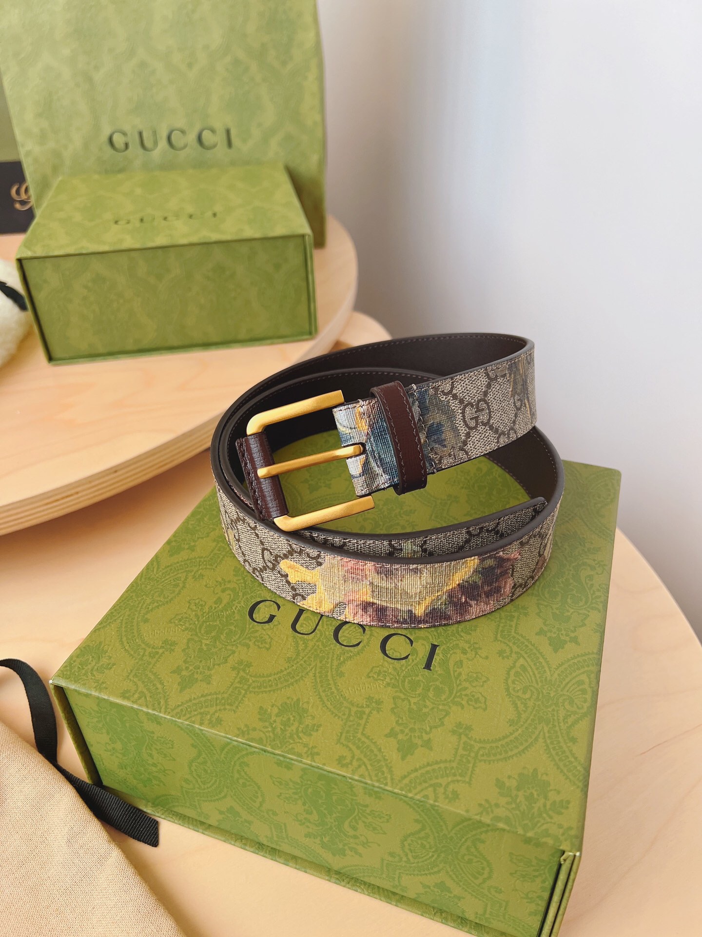 Gucci GG carnation print belt 677534