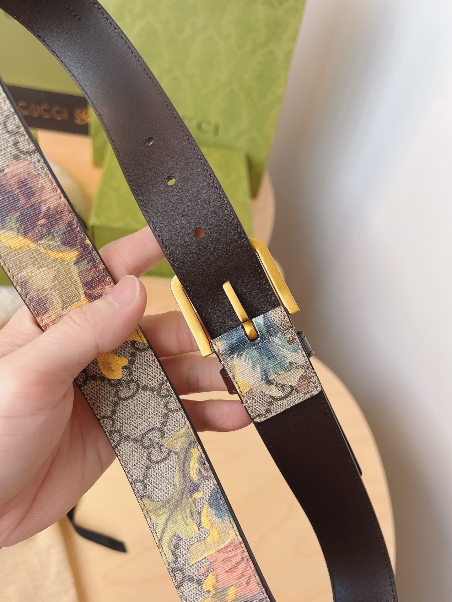 Gucci GG carnation print belt 677534