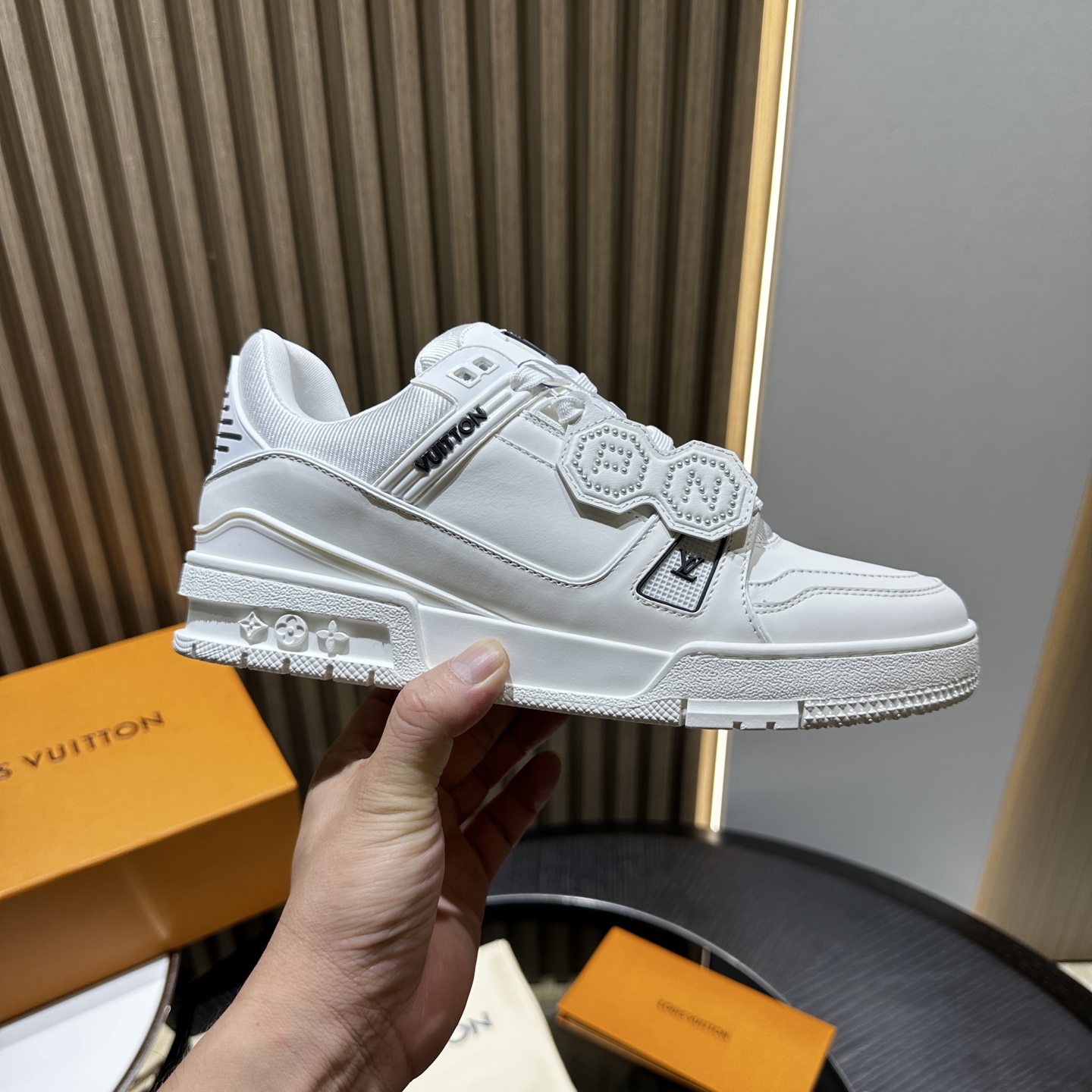 Louis Vuitton trainer white LV