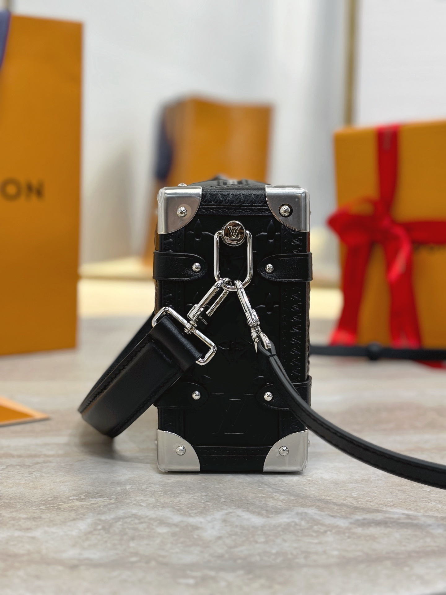 LV Side Trunk MM 23.5*16*8.5CM