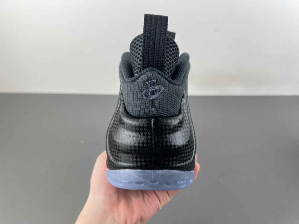 Nike Air Foamposite One “Carbon Fiber” HF2902-002