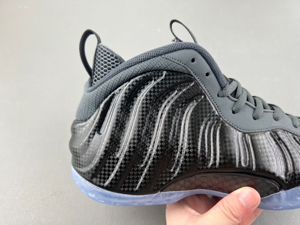 Nike Air Foamposite One “Carbon Fiber” HF2902-002